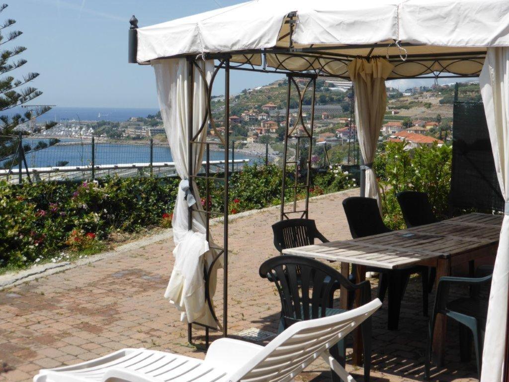 Villa Del Mare Ligure Terme & Spa Piscina A 37 Gradi Santo Stefano al Mare Kültér fotó