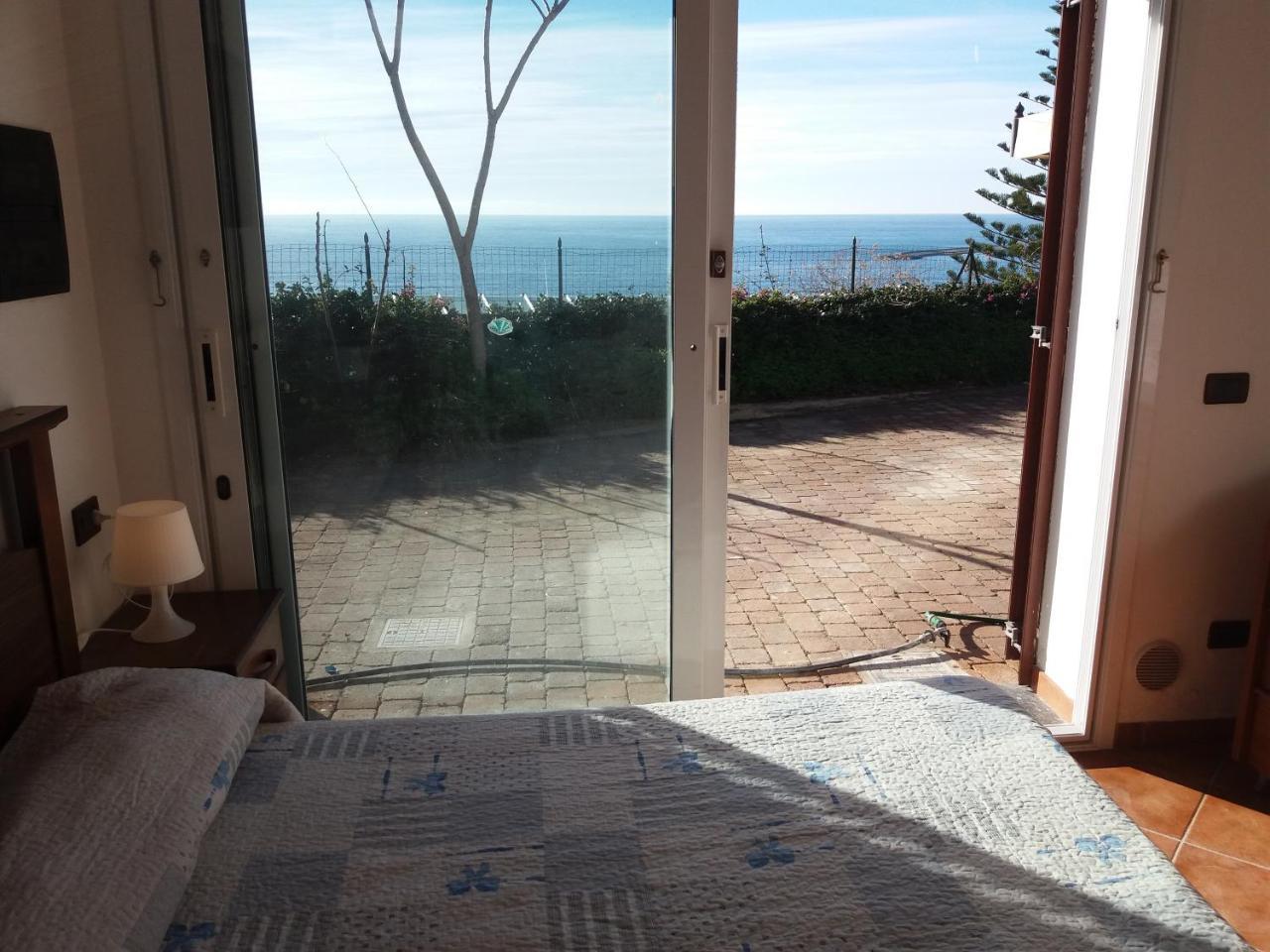 Villa Del Mare Ligure Terme & Spa Piscina A 37 Gradi Santo Stefano al Mare Kültér fotó